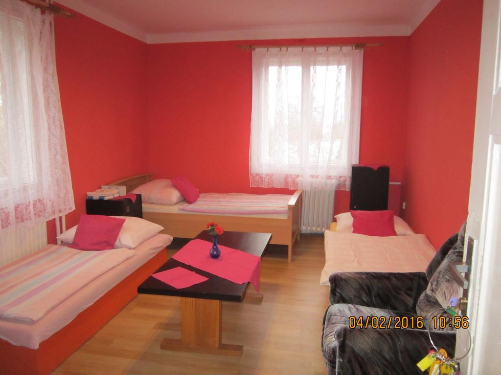 Penzion Uran Stráž pod Ralskem Extérieur photo